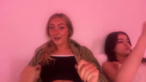 Snapshot of chloeros3e chatting on 09/25/25, 05:27 chloeros3e online show from 09/25/25, 05:27