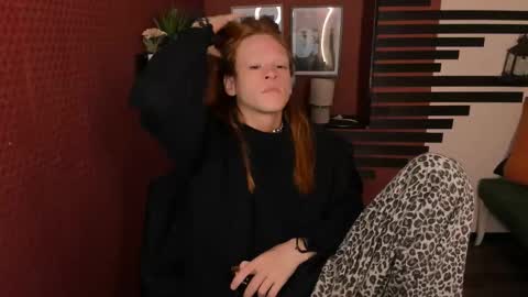 Chloe online show from 11/12/25, 11:21