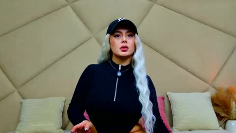 Chloe Vee online show from 02/09/26, 06:17