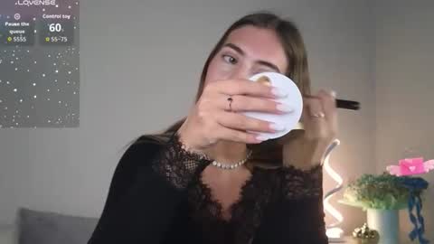 chloi_hes online show from 10/23/25, 11:09