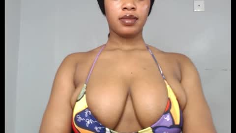 Snapshot of choco_chocox chatting on 10/19/25, 07:42 ESTHER online show from 10/19/25, 07:42