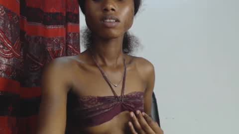 Snapshot of choco_petitqueen chatting on 12/12/24, 09:30 choco_petitqueen online show from 12/12/24, 09:30