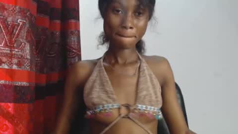 Snapshot of choco_petitqueen chatting on 12/29/24, 03:03 choco_petitqueen online show from 12/29/24, 03:03