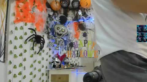 Chorey Thaylor online show from 10/15/25, 03:23