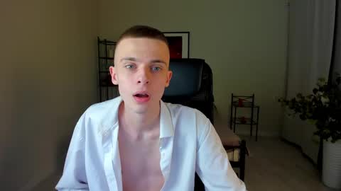   Chris Brown  online show from 03/03/25, 08:43