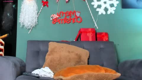 Snapshot of chris_macgregoor chatting on 12/14/24, 02:01 Chriz online show from 12/14/24, 02:01