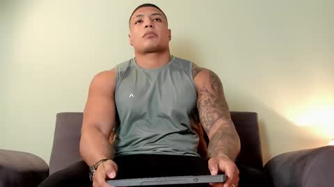 Snapshot of chris_macgregoor chatting on 02/14/25, 08:05 Chriz online show from 02/14/25, 08:05