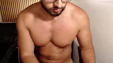 cris         Twitter magnum101010 insta magnumc20 online show from 09/27/25, 08:58