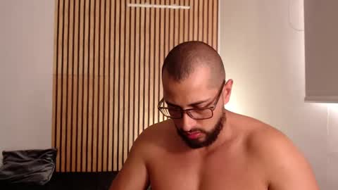 cris         Twitter magnum101010 insta magnumc20 online show from 11/03/25, 07:04