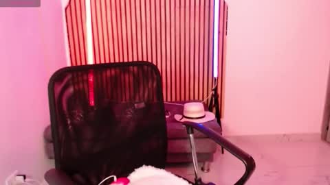 cris         Twitter magnum101010 insta magnumc20 online show from 03/14/26, 06:46