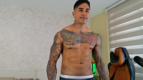 Snapshot of chris_reilly chatting on 01/10/25, 07:00 chris reilly online show from 01/10/25, 07:00