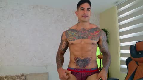 Snapshot of chris_reilly chatting on 02/11/25, 04:13 chris reilly online show from 02/11/25, 04:13