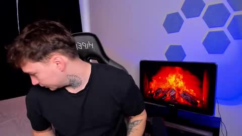 Chris Tyson online show from 12/22/25, 08:44