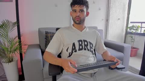 Im Chirs IM MODEL INDEPENDT online show from 01/07/25, 04:05