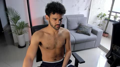 Im Chirs IM MODEL INDEPENDT online show from 02/06/25, 03:31