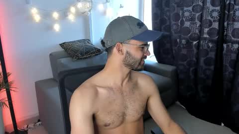 Im Chirs IM MODEL INDEPENDT online show from 02/10/25, 06:03