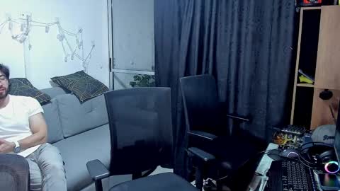 Im Chirs IM MODEL INDEPENDT online show from 02/11/25, 12:49