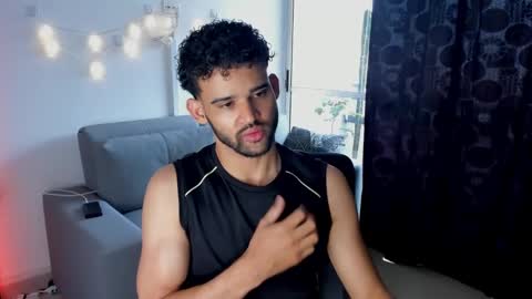 Im Chirs IM MODEL INDEPENDT online show from 02/11/25, 01:09