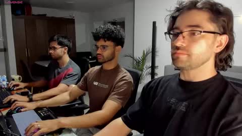 Im Chirs IM MODEL INDEPENDT online show from 02/25/25, 01:09