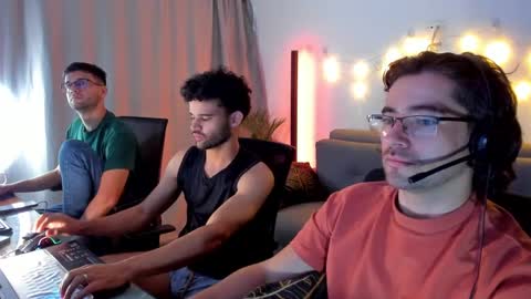 Im Chirs IM MODEL INDEPENDT online show from 03/11/25, 03:05