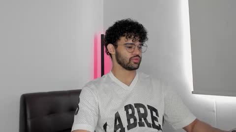 Im Chirs IM MODEL INDEPENDT online show from 09/12/25, 01:22