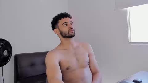 Im Chirs IM MODEL INDEPENDT online show from 09/15/25, 03:23