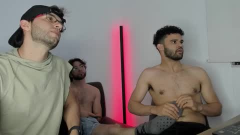 Im Chirs IM MODEL INDEPENDT online show from 09/16/25, 03:29