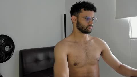 Im Chirs IM MODEL INDEPENDT online show from 09/16/25, 03:35