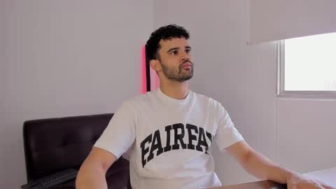 Im Chirs IM MODEL INDEPENDT online show from 09/25/25, 03:27