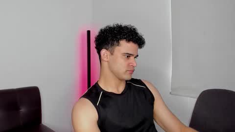 Im Chirs IM MODEL INDEPENDT online show from 09/29/25, 08:35