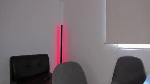 Im Chirs IM MODEL INDEPENDT online show from 10/02/25, 04:14