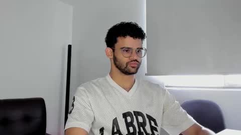 Im Chirs IM MODEL INDEPENDT online show from 10/16/25, 02:51