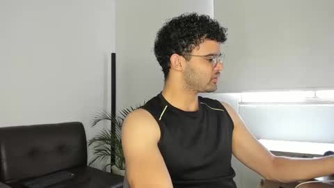 Im Chirs IM MODEL INDEPENDT online show from 11/06/25, 02:18