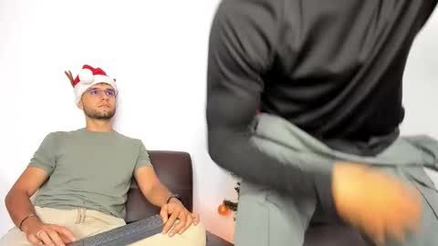 Im Chirs IM MODEL INDEPENDT online show from 11/30/25, 12:36