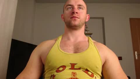 Snapshot of chrisbigbiceps chatting on 01/04/25, 04:44 chrisbigbiceps online show from 01/04/25, 04:44