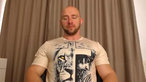Snapshot of chrisbigbiceps chatting on 05/10/26, 03:50 chrisbigbiceps online show from 05/10/26, 03:50
