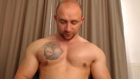 Snapshot of chrisbigbiceps chatting on 05/17/26, 03:30 chrisbigbiceps online show from 05/17/26, 03:30
