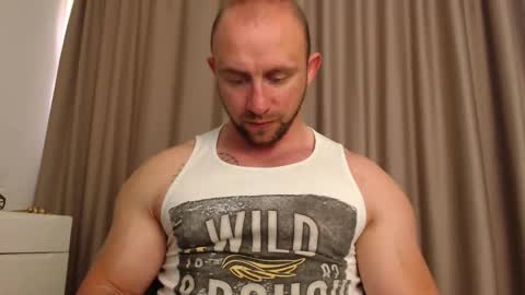 Snapshot of chrisbigbiceps chatting on 05/24/26, 04:01 chrisbigbiceps online show from 05/24/26, 04:01
