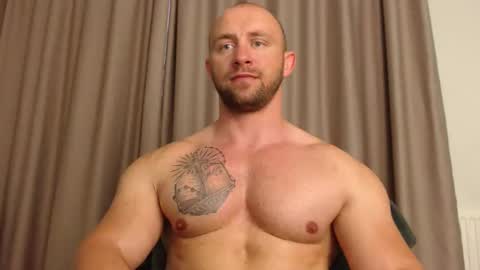 Snapshot of chrisbigbiceps chatting on 06/04/26, 05:30 chrisbigbiceps online show from 06/04/26, 05:30