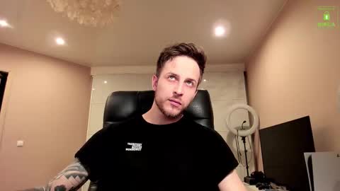 Snapshot of chriscarrey chatting on 01/13/26, 06:13 Chris online show from 01/13/26, 06:13