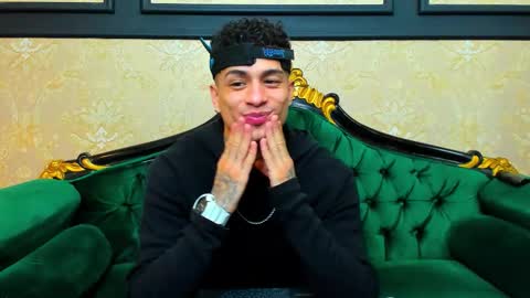 Snapshot of chrismckay_ chatting on 10/17/25, 11:24 Chris online show from 10/17/25, 11:24