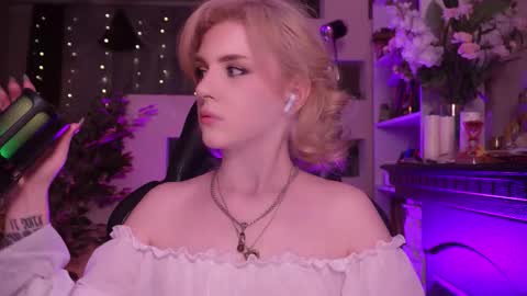 chriss_foxx online show from 03/18/26, 05:16