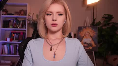 chriss_foxx online show from 04/23/26, 03:36