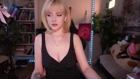 Snapshot of chriss_foxx chatting on 06/10/26, 03:44 chriss_foxx online show from 06/10/26, 03:44