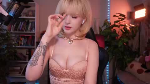 Snapshot of chriss_foxx chatting on 07/01/26, 03:34 chriss_foxx online show from 07/01/26, 03:34