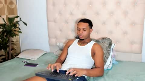 Snapshot of chriss_vall chatting on 03/25/26, 03:12 Chriss Vall online show from 03/25/26, 03:12