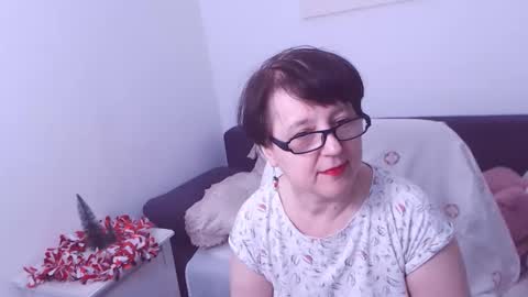 Snapshot of christarose chatting on 12/22/24, 05:12 Christa online show from 12/22/24, 05:12
