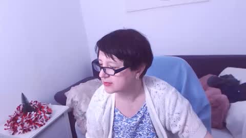 Snapshot of christarose chatting on 01/01/25, 10:24 Christa online show from 01/01/25, 10:24