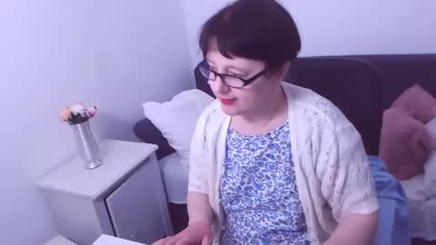 Snapshot of christarose chatting on 01/09/25, 10:31 Christa online show from 01/09/25, 10:31