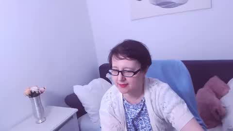 Snapshot of christarose chatting on 01/10/25, 04:33 Christa online show from 01/10/25, 04:33